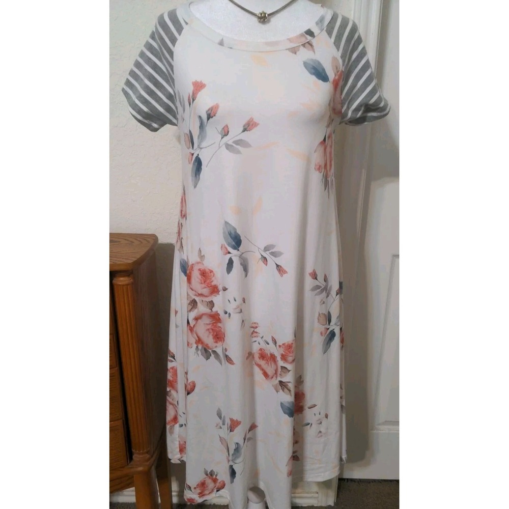 Women's Lightweight Short Sleeve Floral Summer Dress. Size S